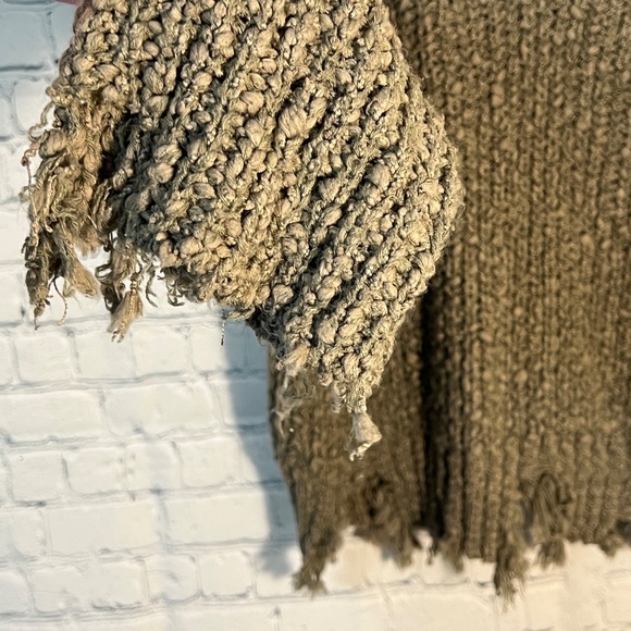 Olive Green Destroyed Sweater Grunge - Picture 3 of 3